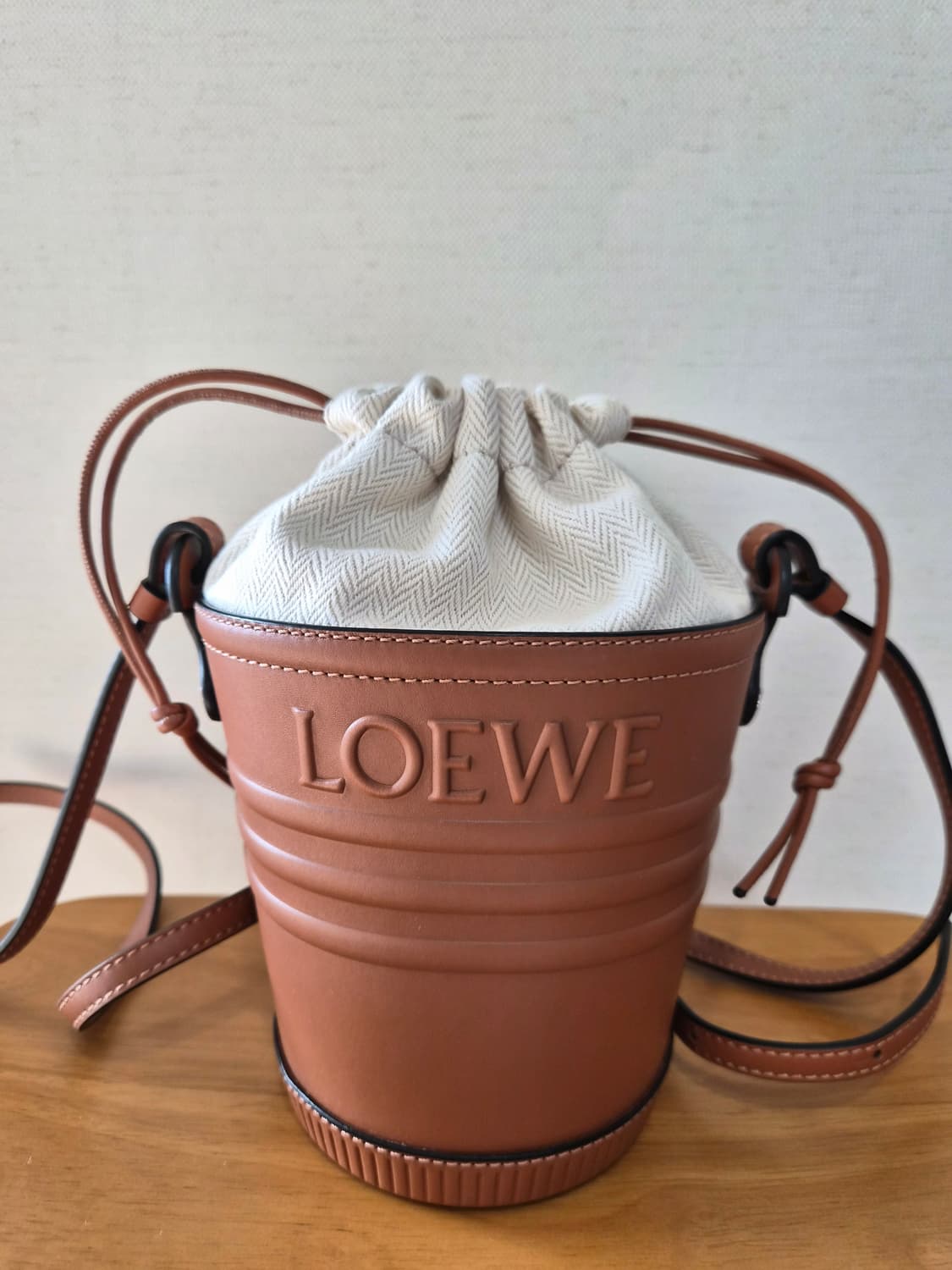 로에베 자르디니에르 레더 버킷백 한정판 상품이미지7