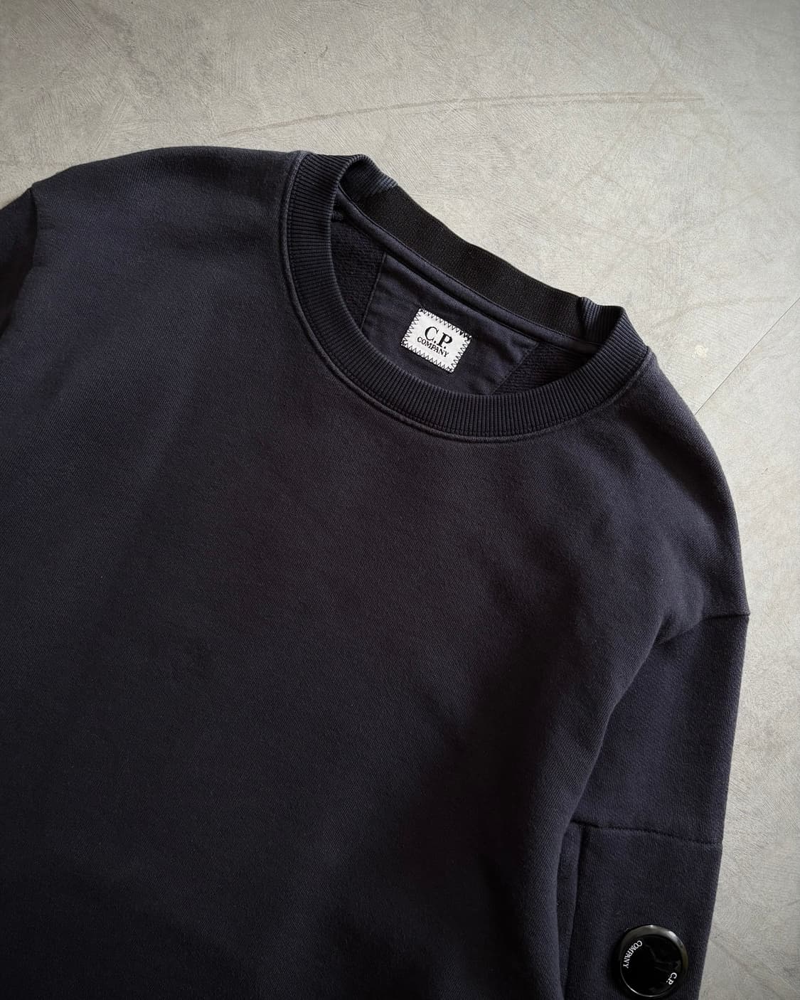 C.P company CP 씨피컴퍼니 렌즈 와펜 네이비 맨투맨  상품이미지2