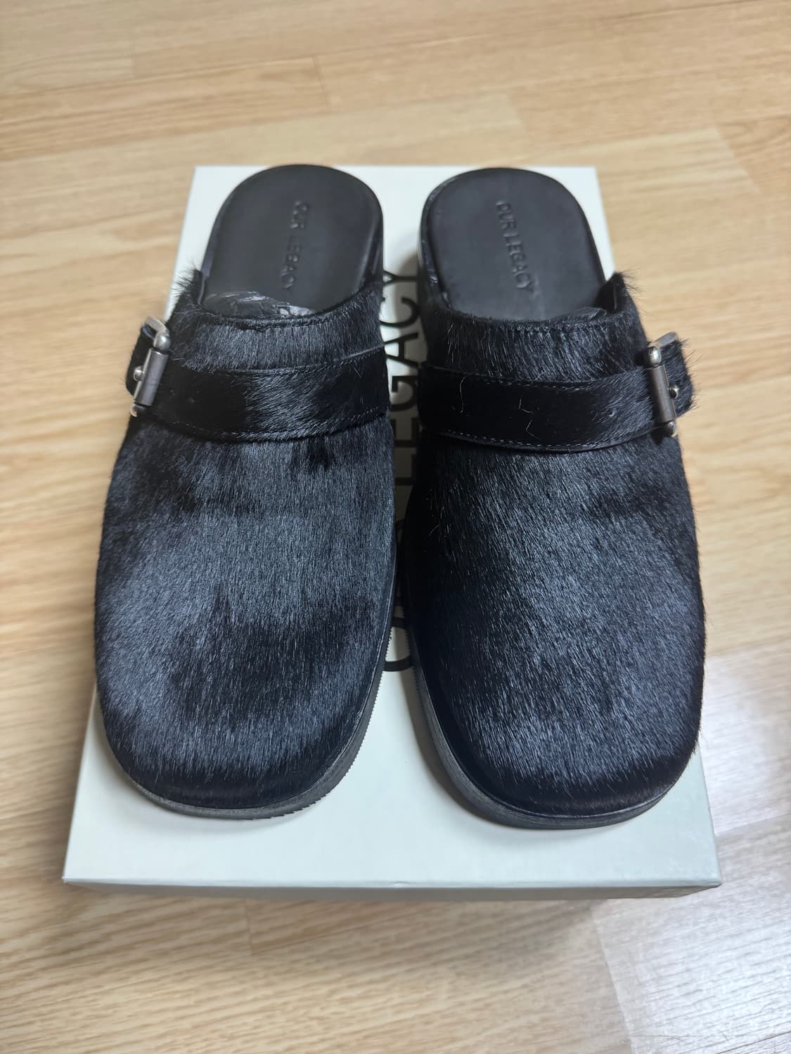 아워레가시 카미온 뮬 블랙 헤어 온 하이드 상품이미지1