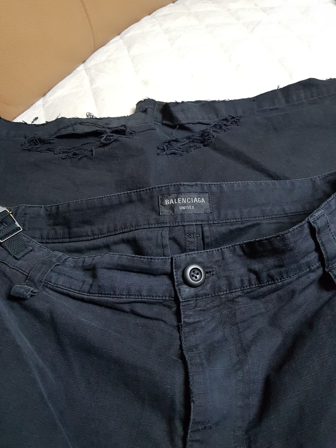 발렌시아가 디스트로이드 립스탑 라지 카고 팬츠 블랙 상품이미지4