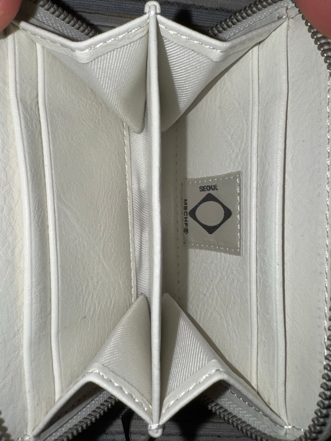 미스치프 롬버스 단지갑 화이트 상품이미지3