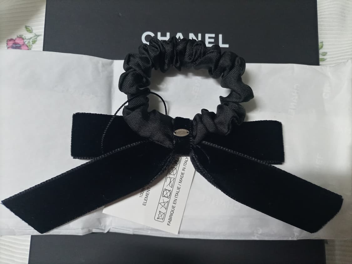 새상품) 정품 샤넬 벨벳 리본헤어슈슈 헤어밴드 상품이미지3