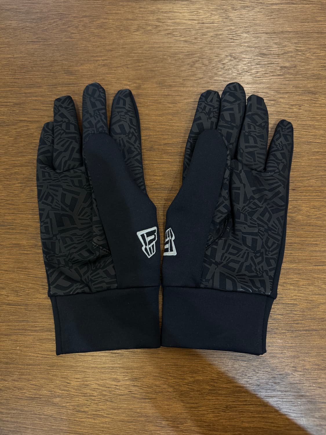 [L] 요지 야마모토 x 뉴에라 플리스 글러브 블랙 상품이미지4