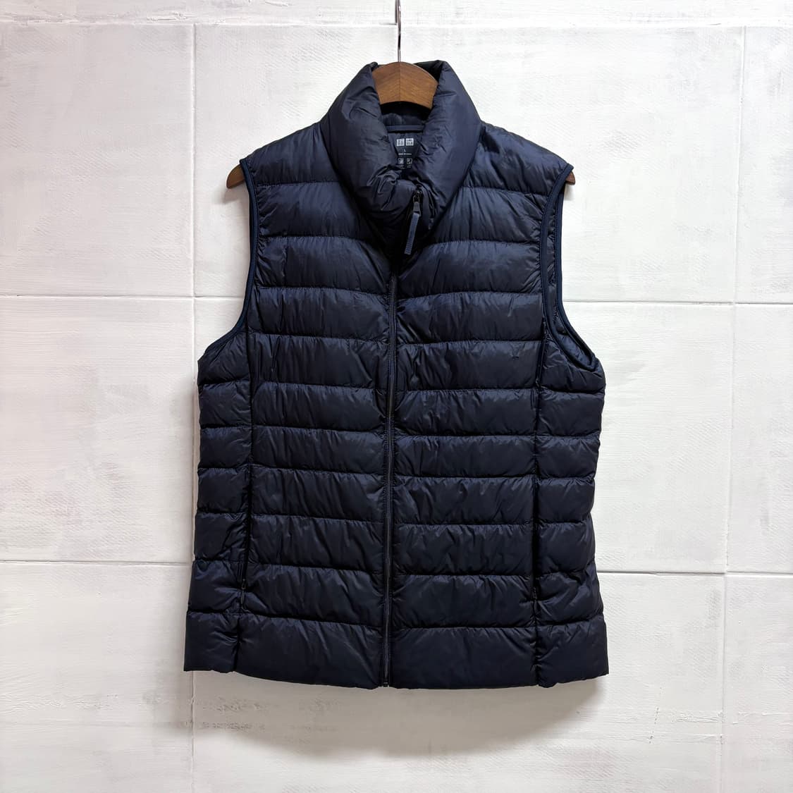 유니클로 다운 경량 패딩 베스트 L 상품이미지1