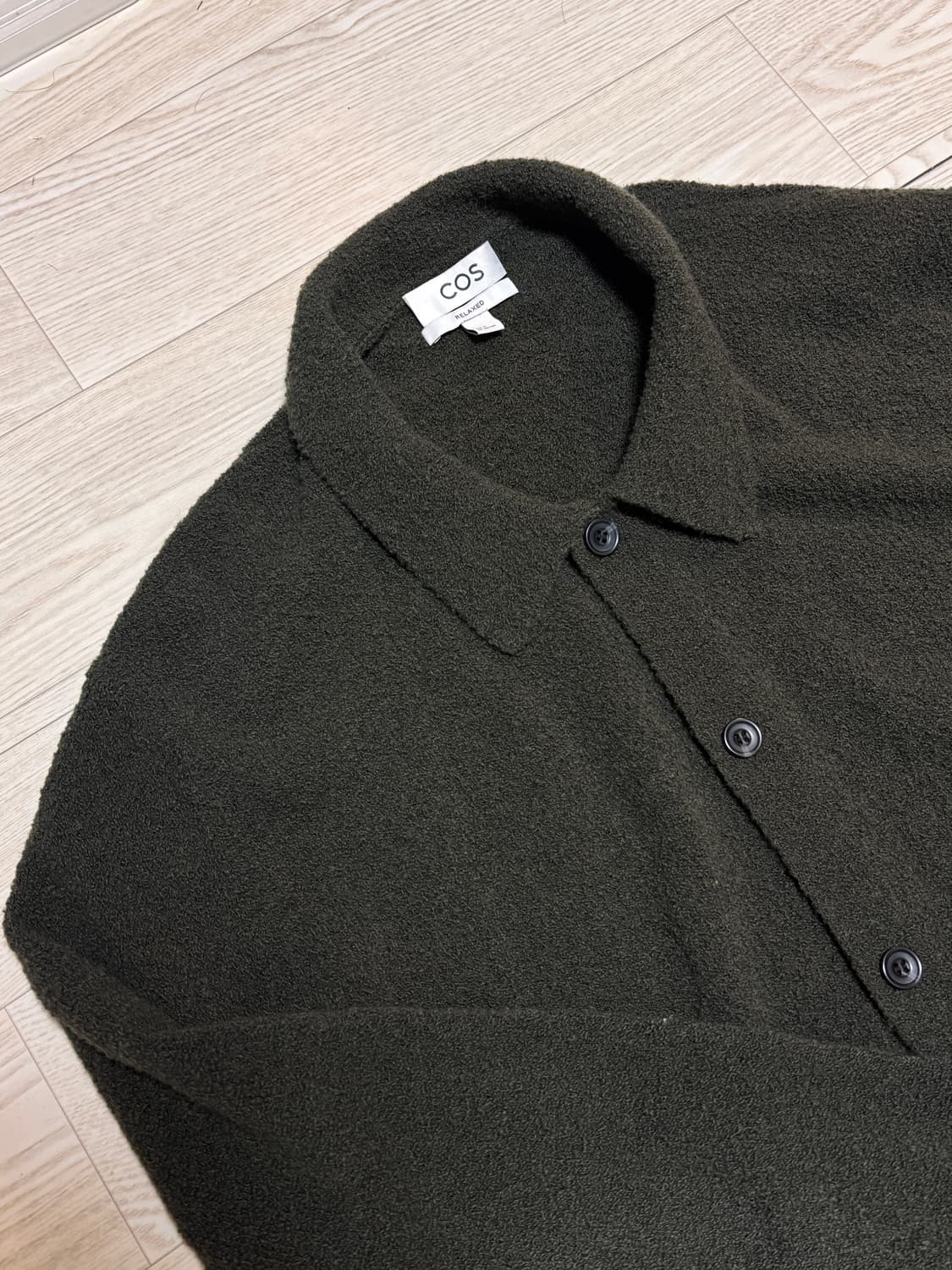 코스 25ss 남성 카라넥 가디건 다크 카키 XL 급처 상품이미지1