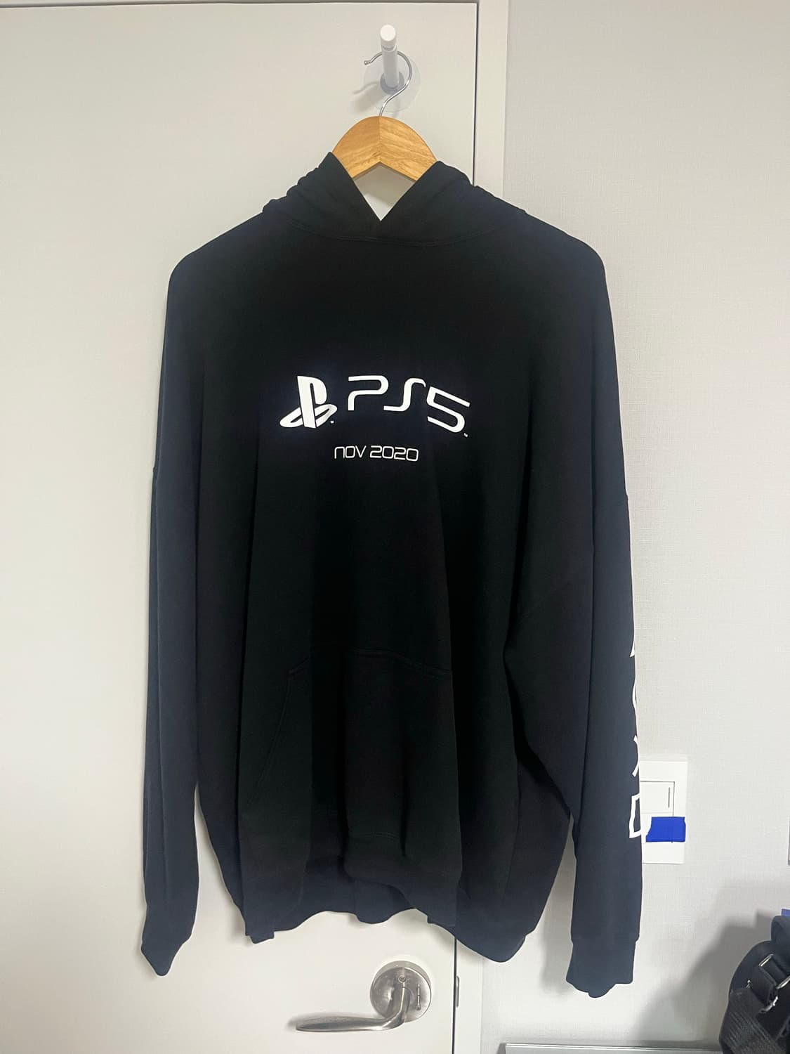 발렌시아가 x ps5 오버사이즈 후드 상품이미지1