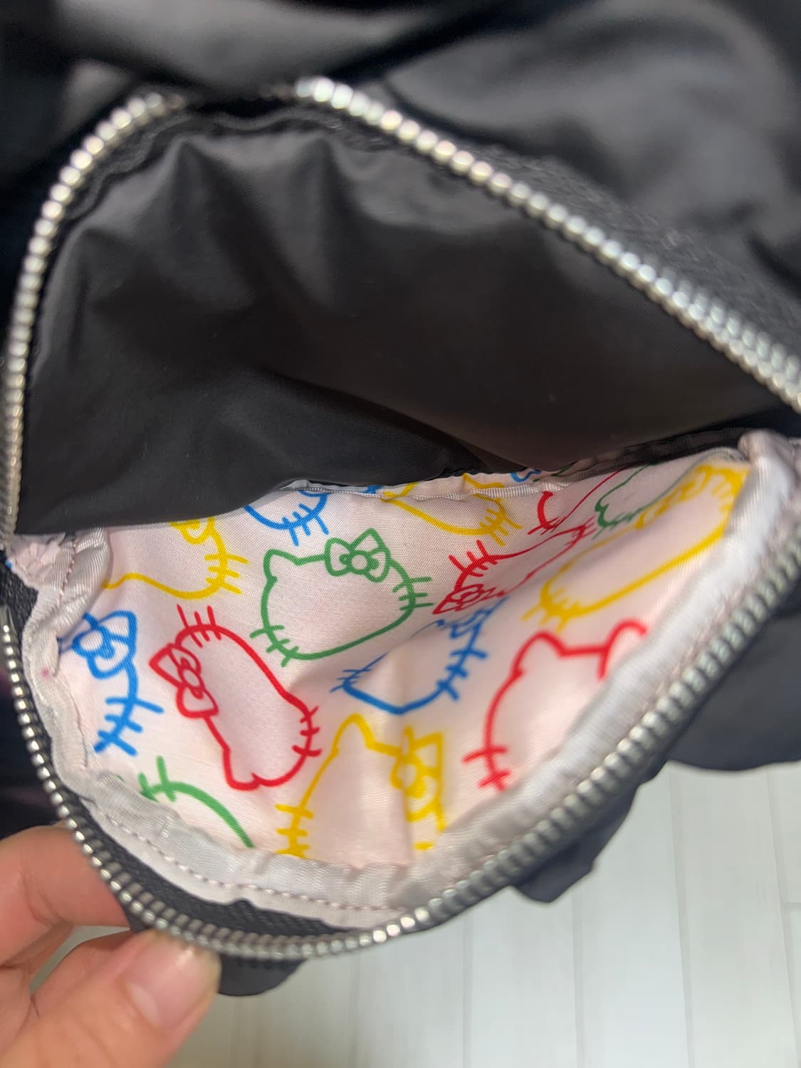 Kipling x Hello Kitty bucket bag 상품이미지4