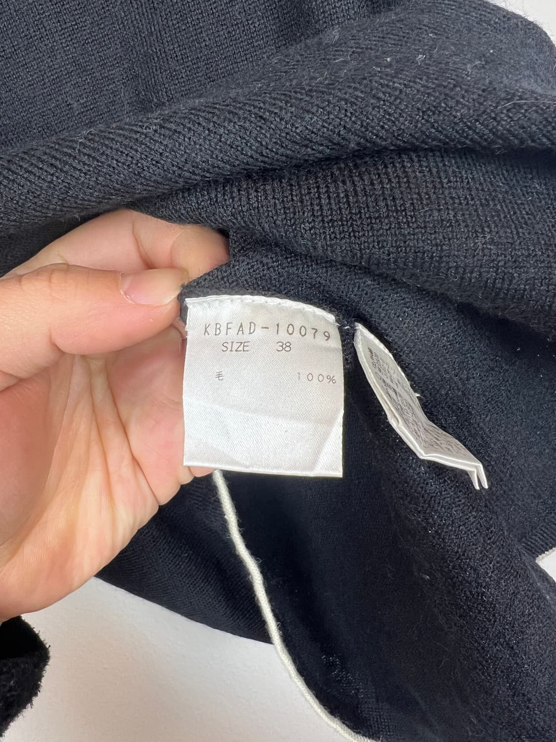 T175 JPN A.V.V 블랙 자수 반팔 니트 SIZE 38 상품이미지4