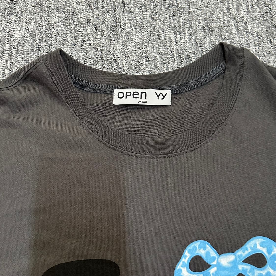 Open yy 오픈와이와이 오픈 블루 리본 스네이크 뱀 티셔츠 차콜 상품이미지3