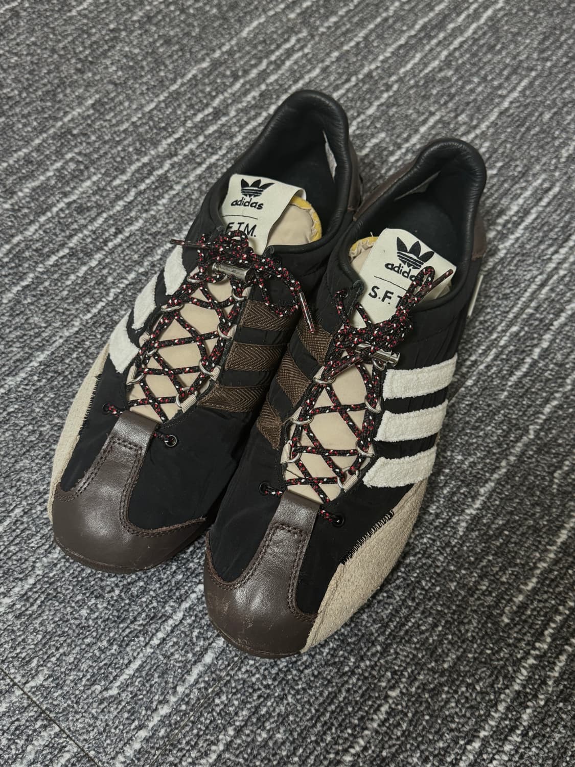 아디다스 송 포 더 뮤트 컨트리 OG (270) 상품이미지1