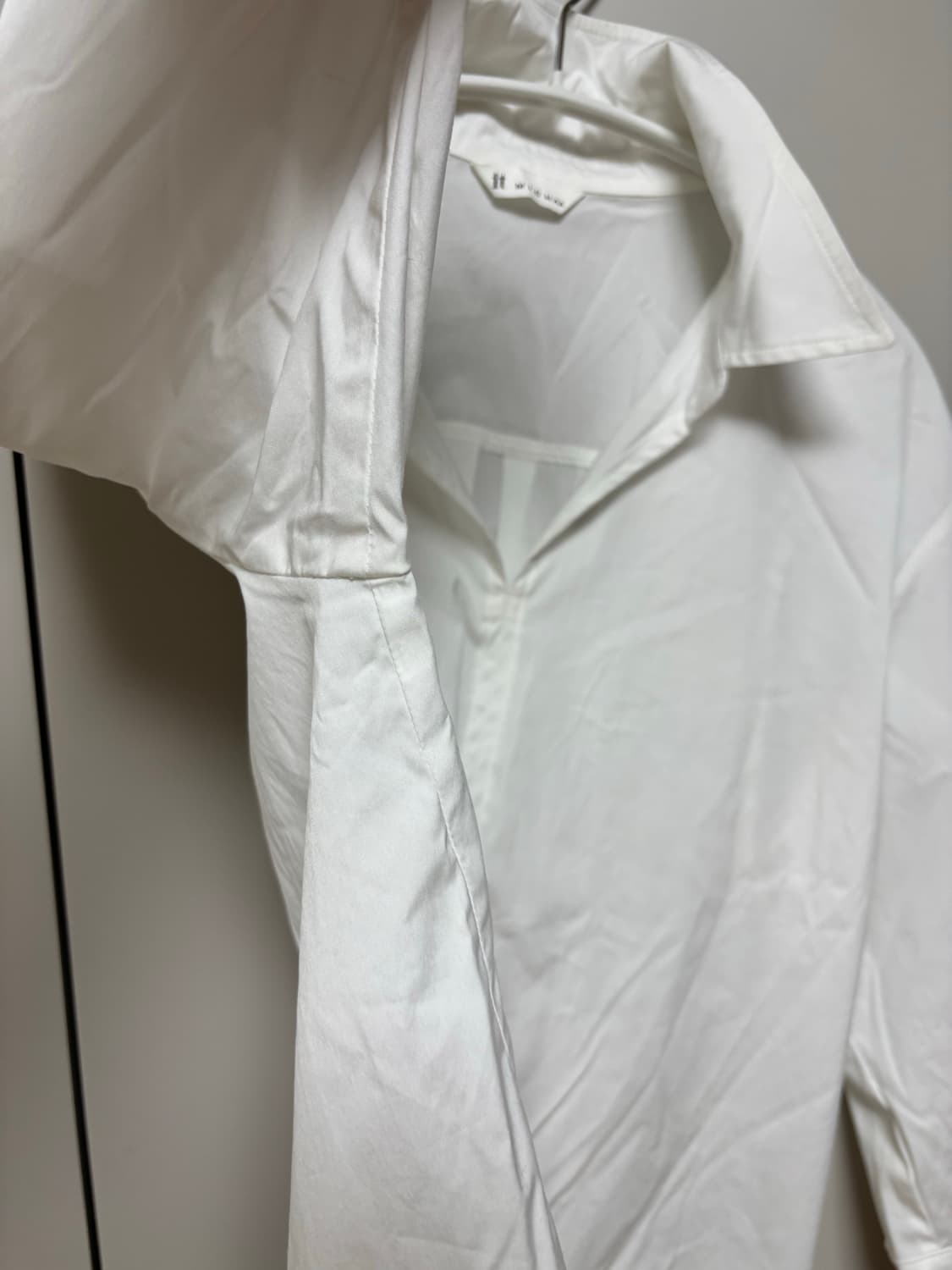 잇 미샤 화이트 셔츠  상품이미지3