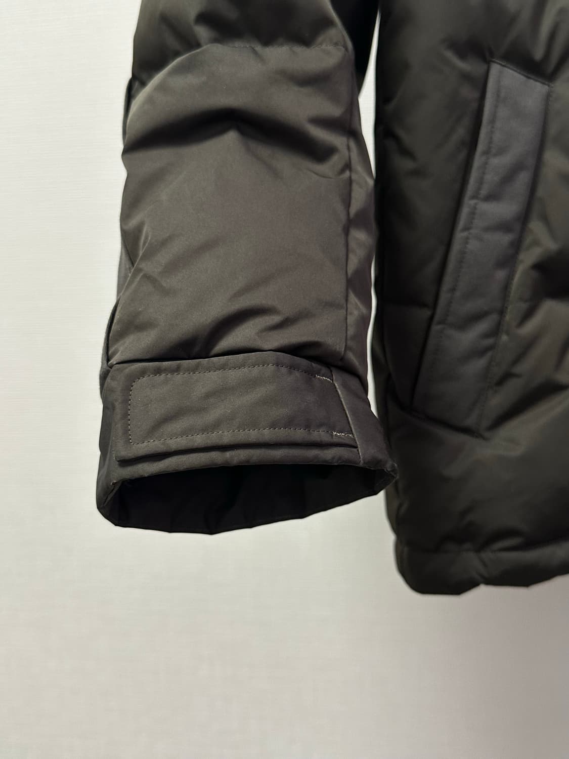 Uniqlo +j 올리브 패딩파카 상품이미지3