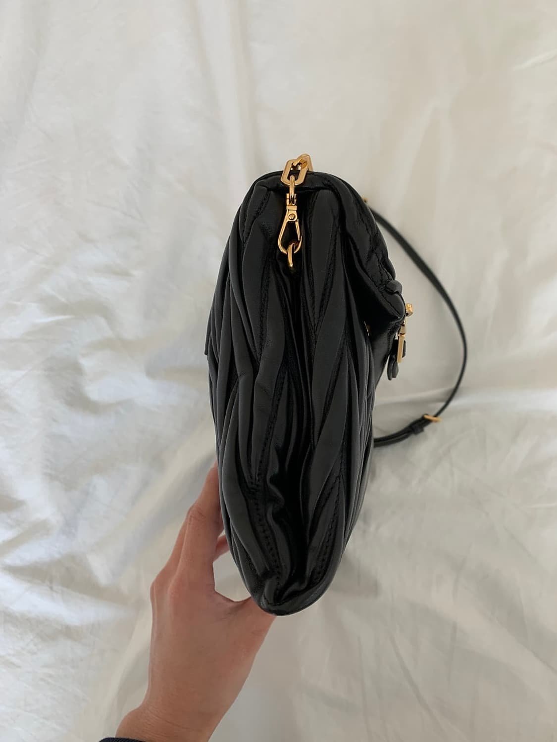 미우미우 마틀라쎄 체인 플랩 크로스백 숄더백 상품이미지4