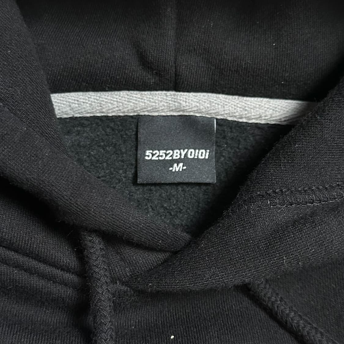 오아이오아이 빅로고 블랙 후드티 상품이미지4