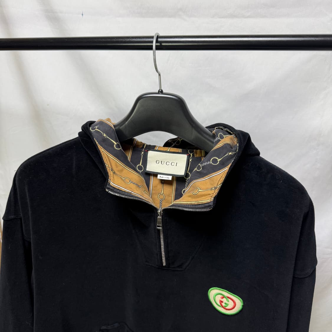 구찌 GG 패치 로고 셔닐 벨벳 아노락 후드 자켓  상품이미지3