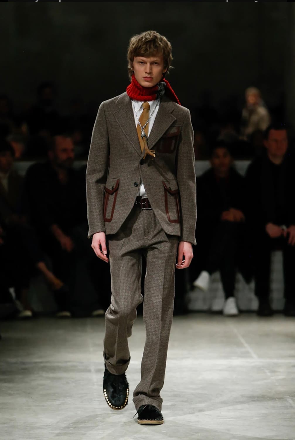 프라다 17 FW 스터드 퍼 부츠 상품이미지1