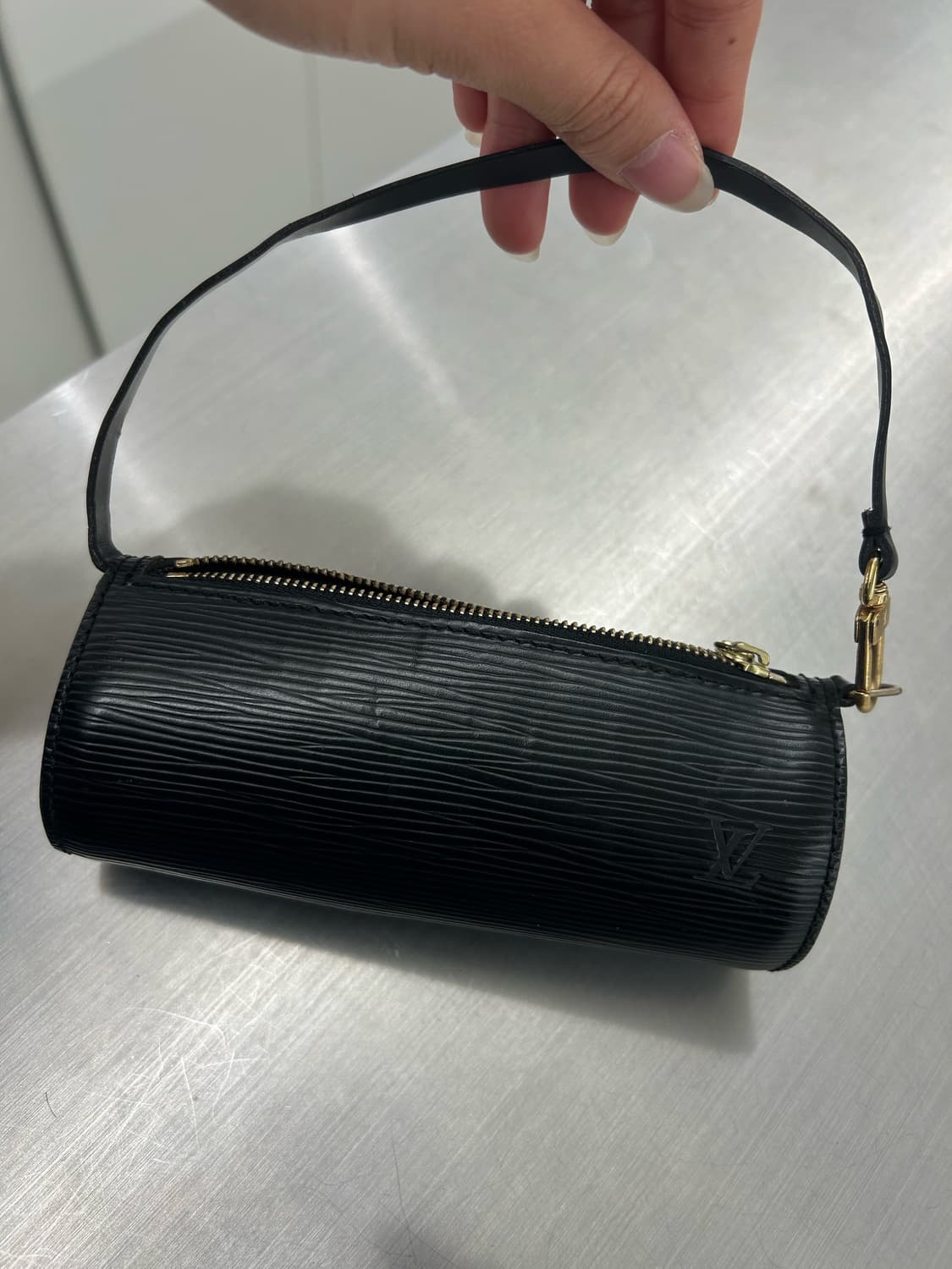 루이비통 에피 블랙 미니 빠삐용 토트백 상품이미지1