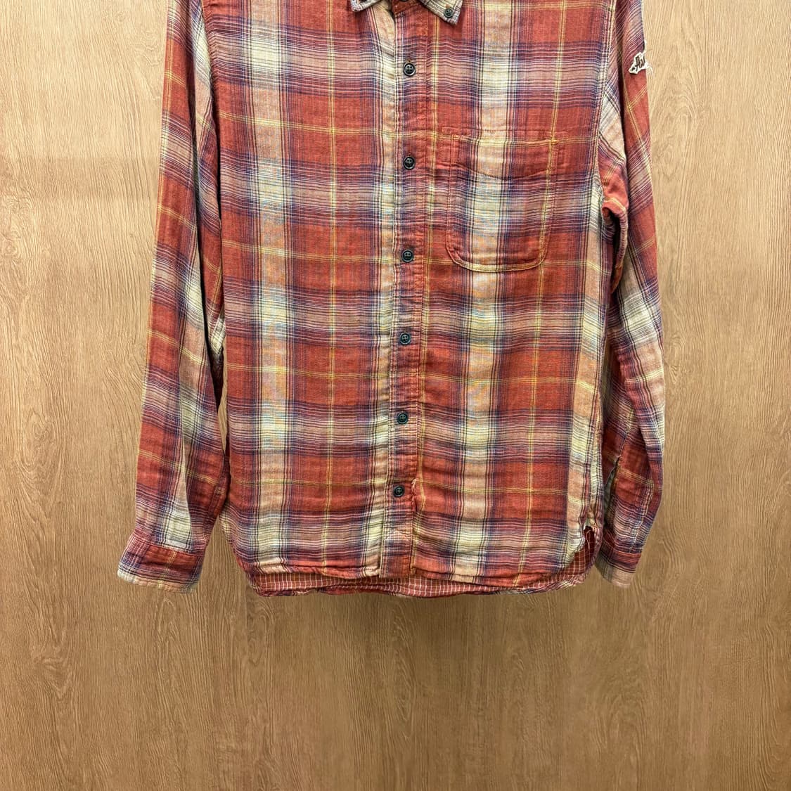 아비렉스 코튼 긴팔 셔츠 버튼 다운 카라 소매 로고 패치 디테일 레드 상품이미지5