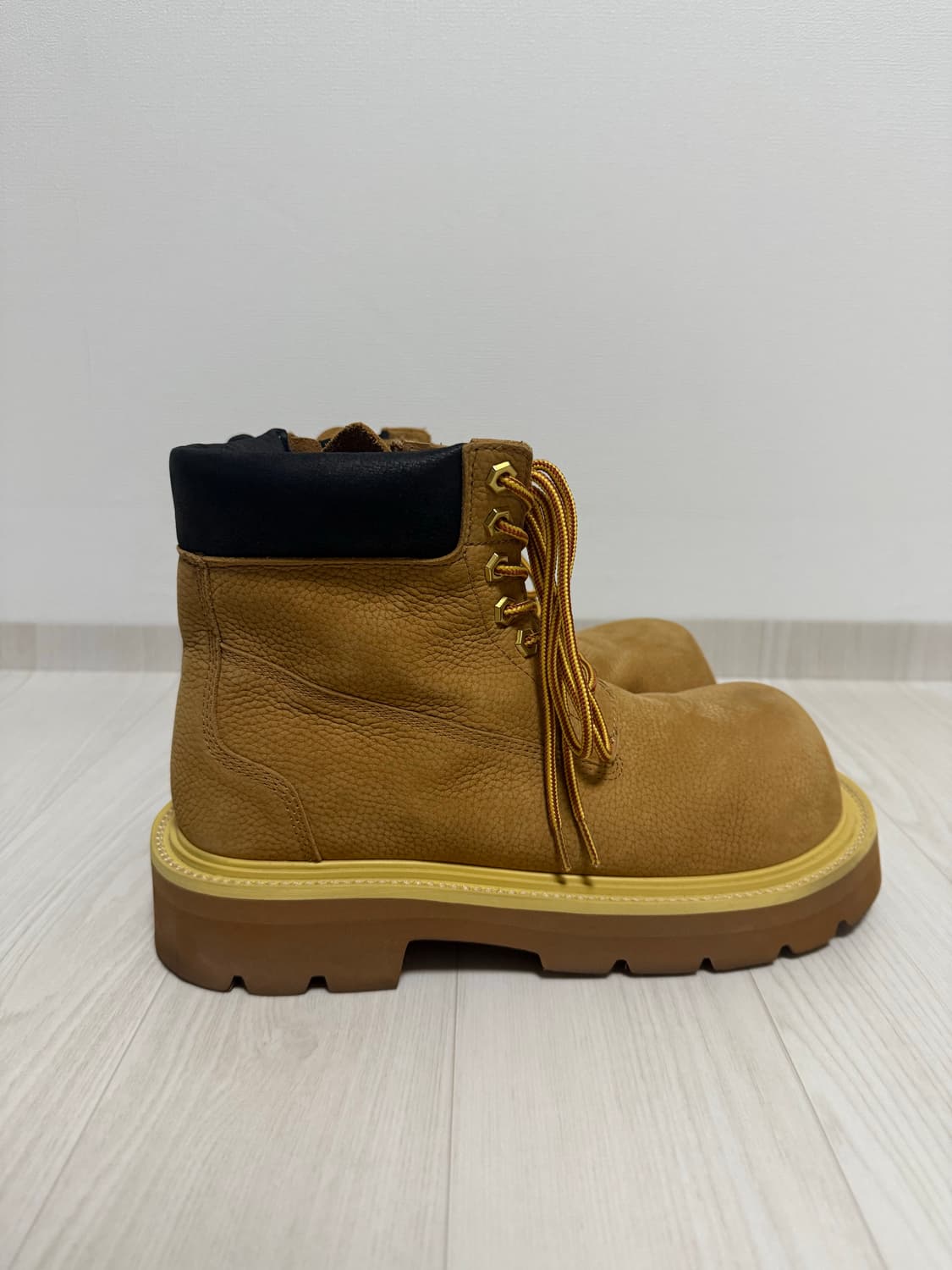 쏘유레슈어 벨루가 카멜 260size 상품이미지3