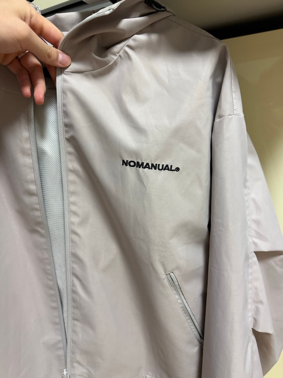 노매뉴얼 PENON WIND SHELL 웜 그레이 색상 L사이즈 상품이미지6