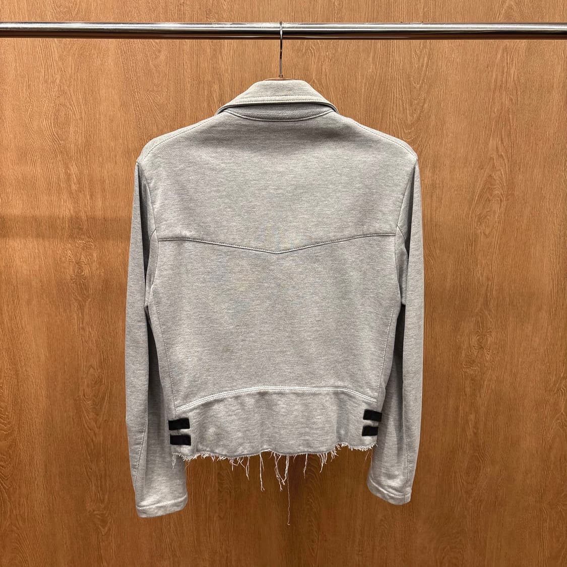 꼼데가르송 맨 스웨트 라이더 자켓 지퍼 포켓 레더 버클 디테일 그레이 상품이미지3