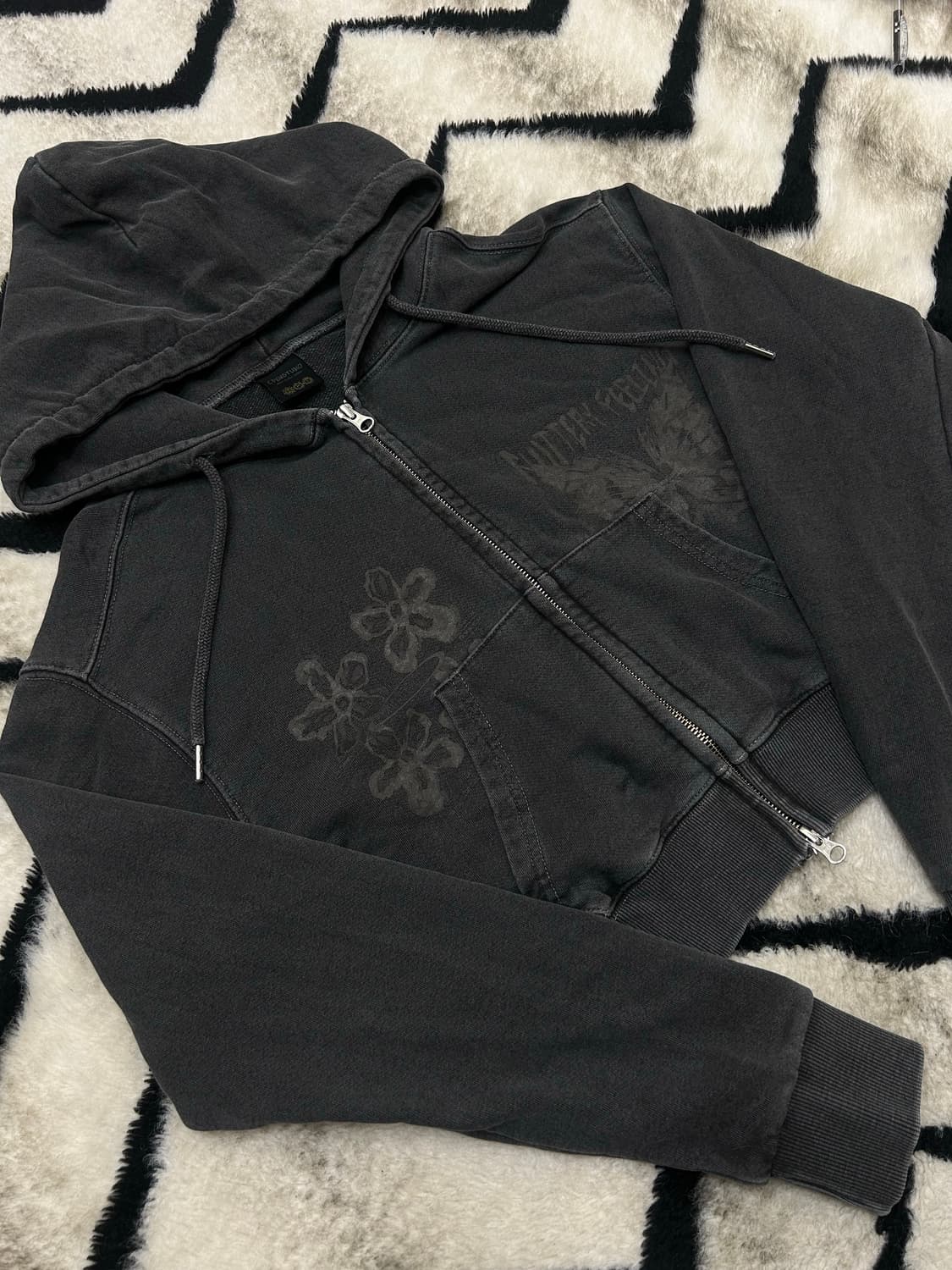 [M]꼼파뇨 크롭 2Way 플러터리 후드집업/스모크블랙 상품이미지2