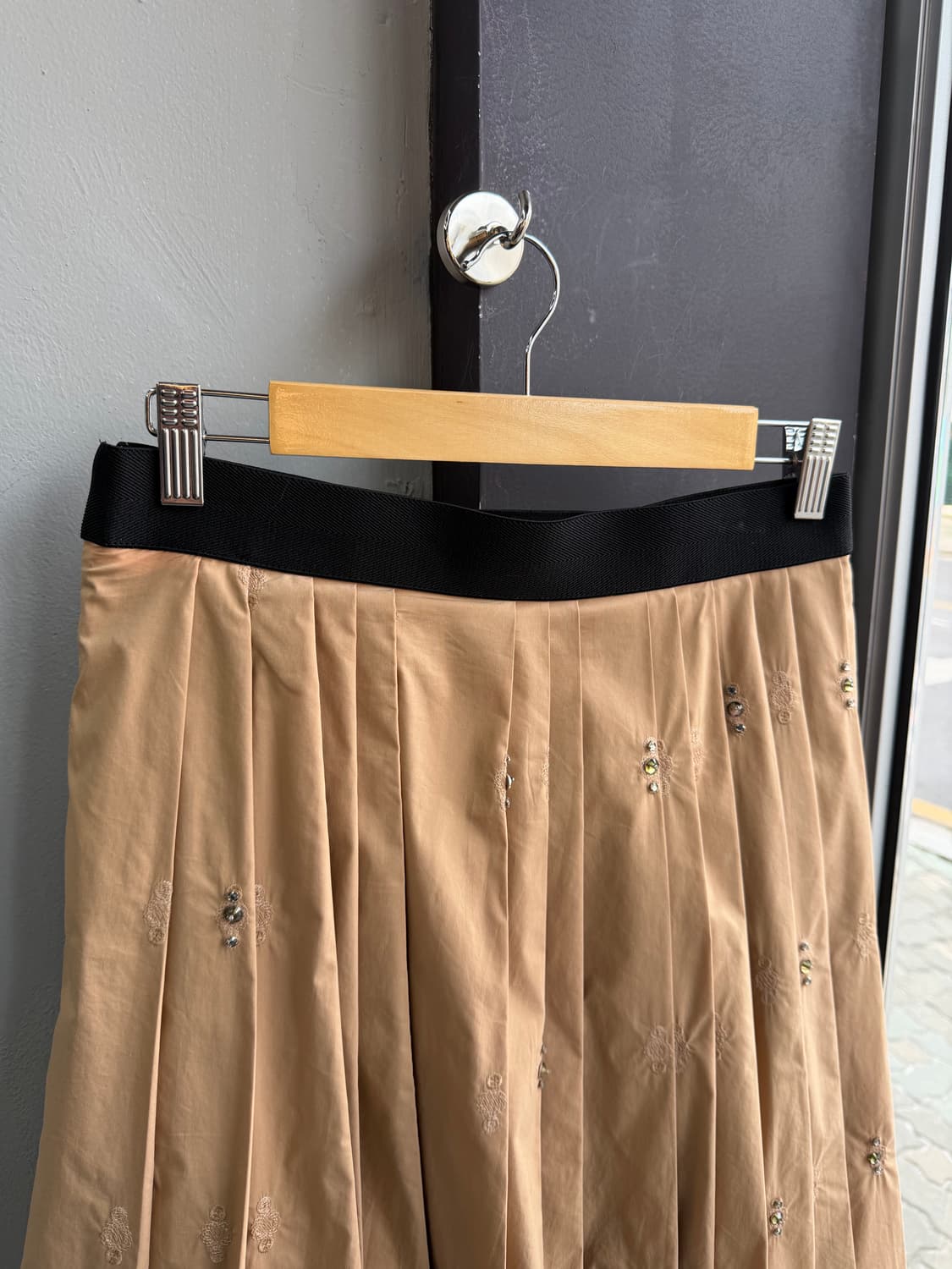 67/ 랑방컬렉션 플리츠 비즈 미디 밴딩 스커트 상품이미지5