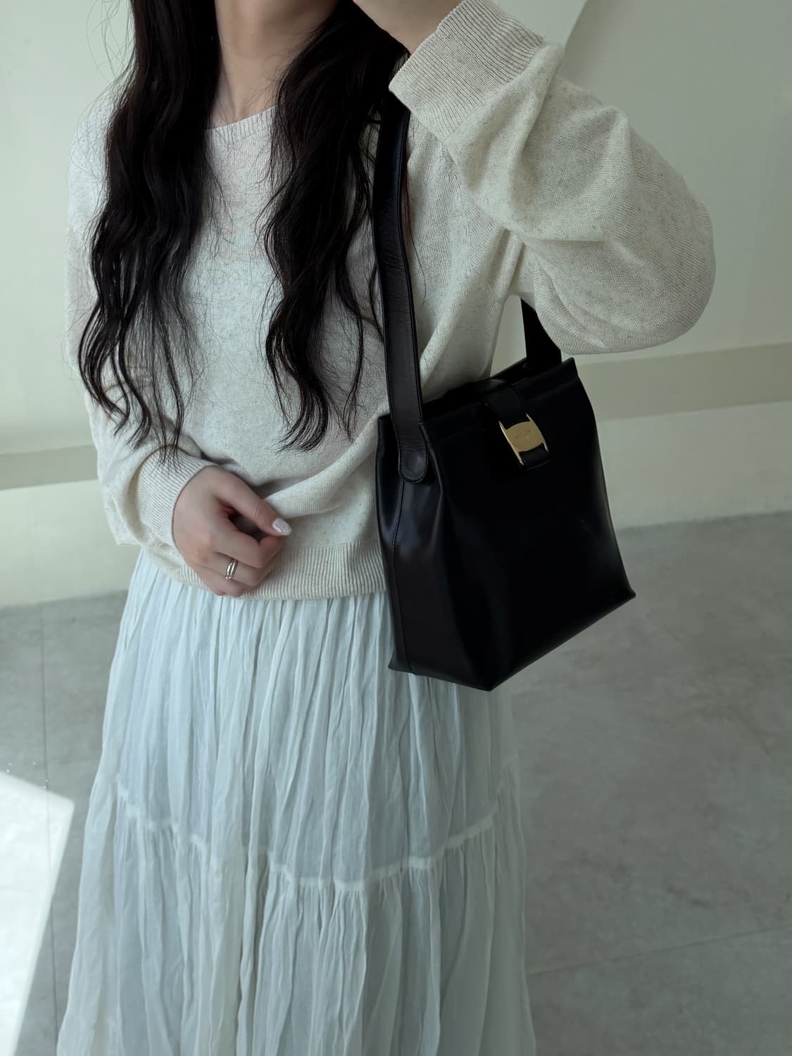 [Ferragamo] Black Leather Vara Shoulder  상품이미지1