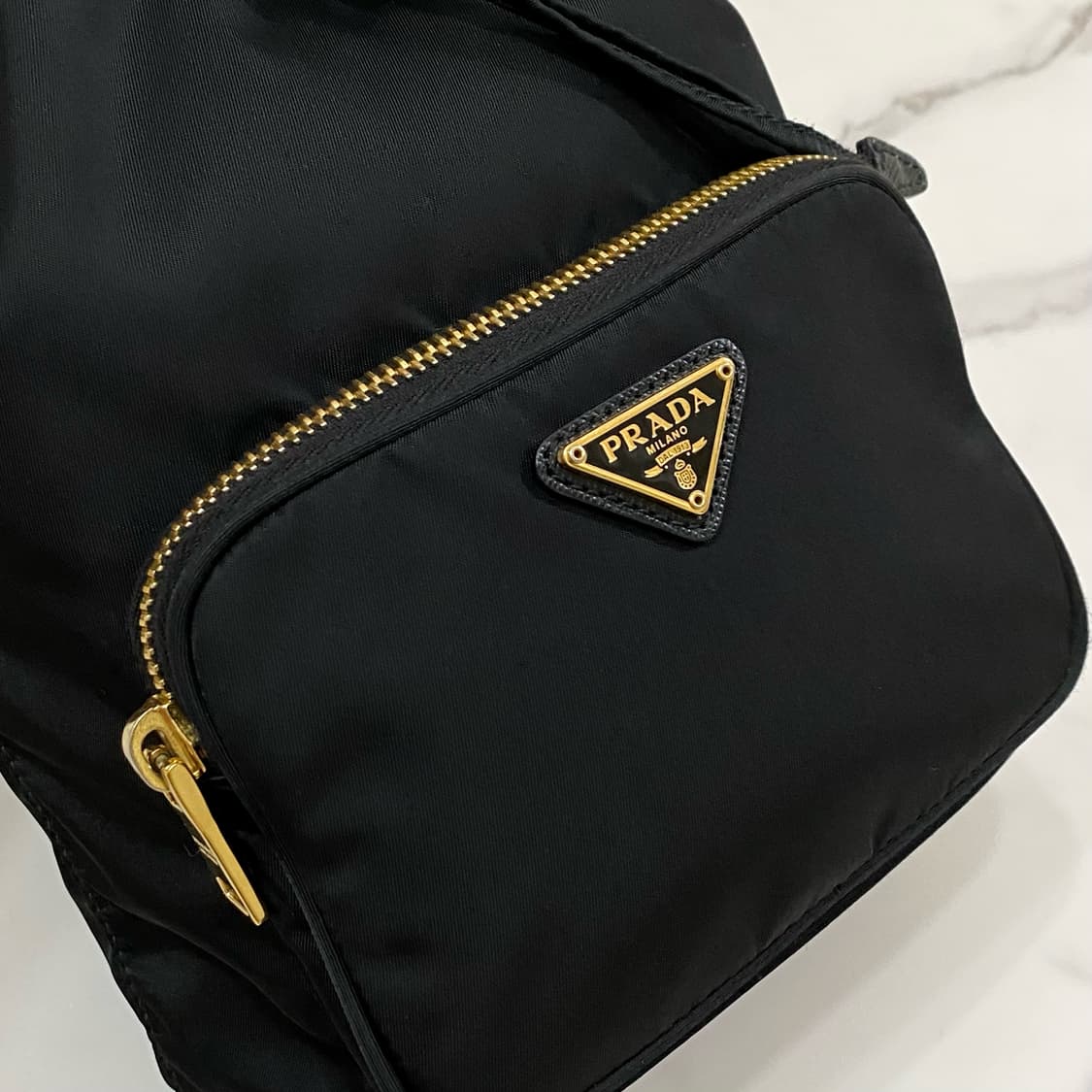 거의새것 프라다 듀엣 리나일론 삼각로고 버킷백 1BH038 블랙 상품이미지2
