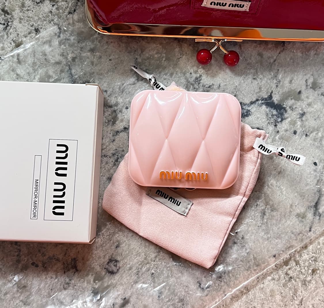 미우미우 핑크 양면 손거울 상품이미지1
