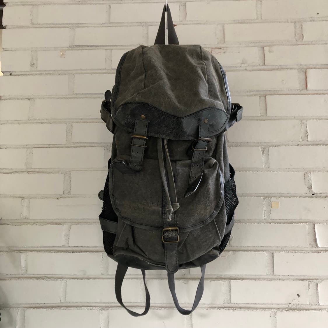 그레이 가죽 빈티지 백팩 상품이미지2