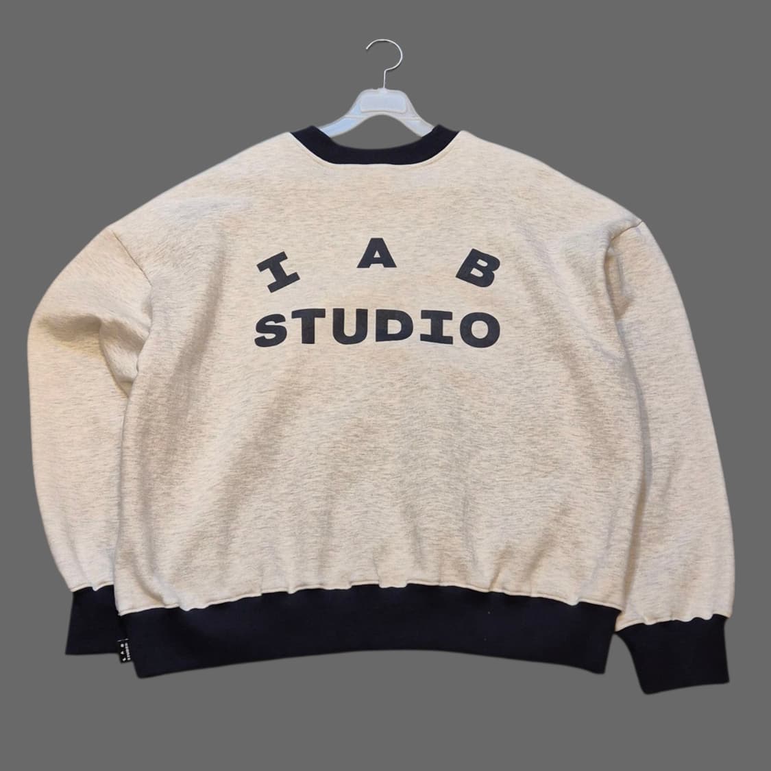 L 아이앱스튜디오 오트밀 맨투맨  상품이미지2