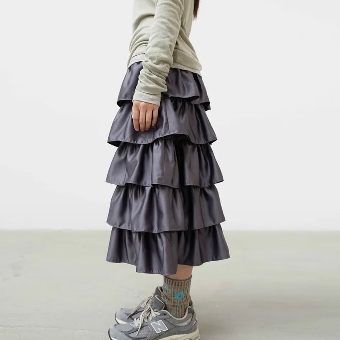 999휴머니티 새틴 러플 스커트 그레이 s 상품이미지1