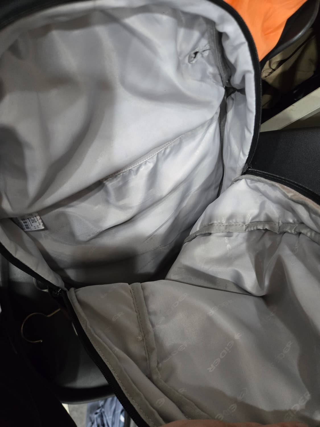 EiDER 아이더 백팩 가방! 블랙&화이트! 수납공간 짱넓고 깔끔해요~ 상품이미지7