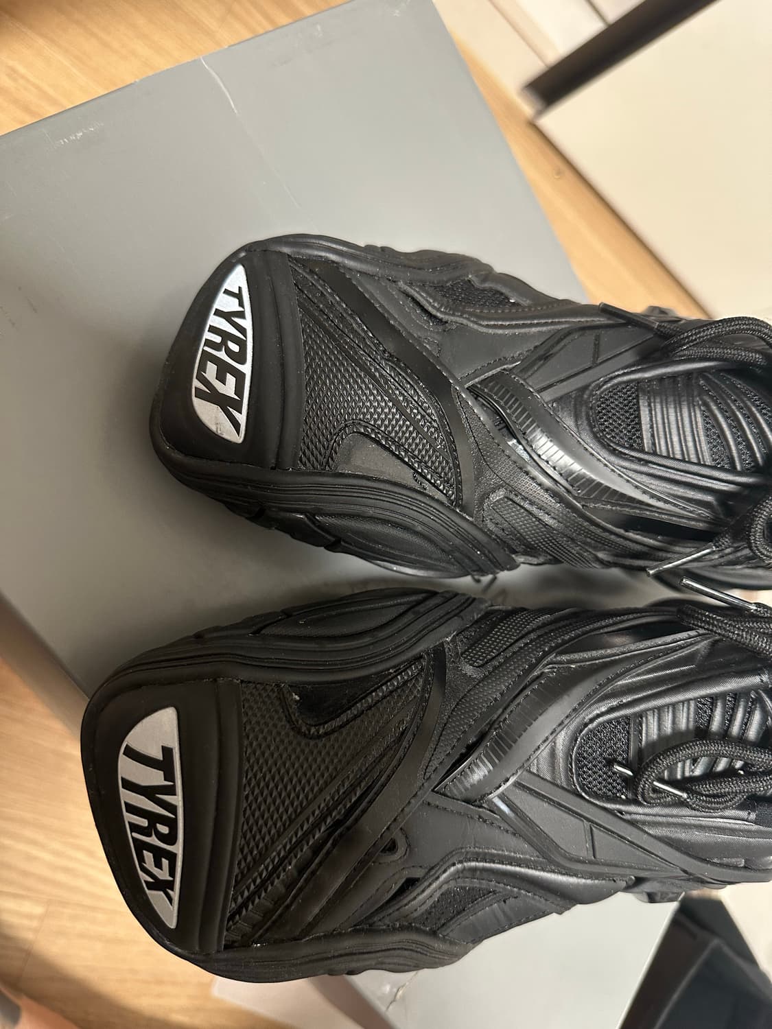 발렌시아가 타이렉스 42 블랙 상품이미지3