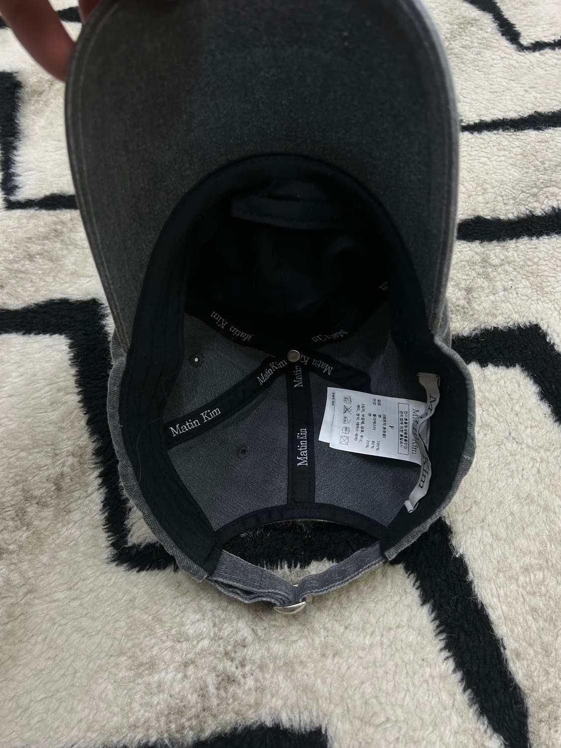 마뗑킴 마카롱 로고 볼캡/챠콜 상품이미지3