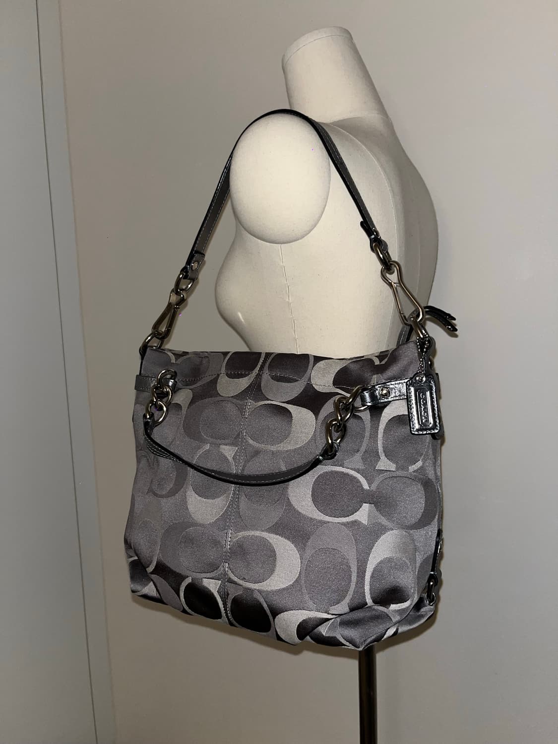 🎉BLACK FRIDAY🎉 Coach gray bag 상품이미지3