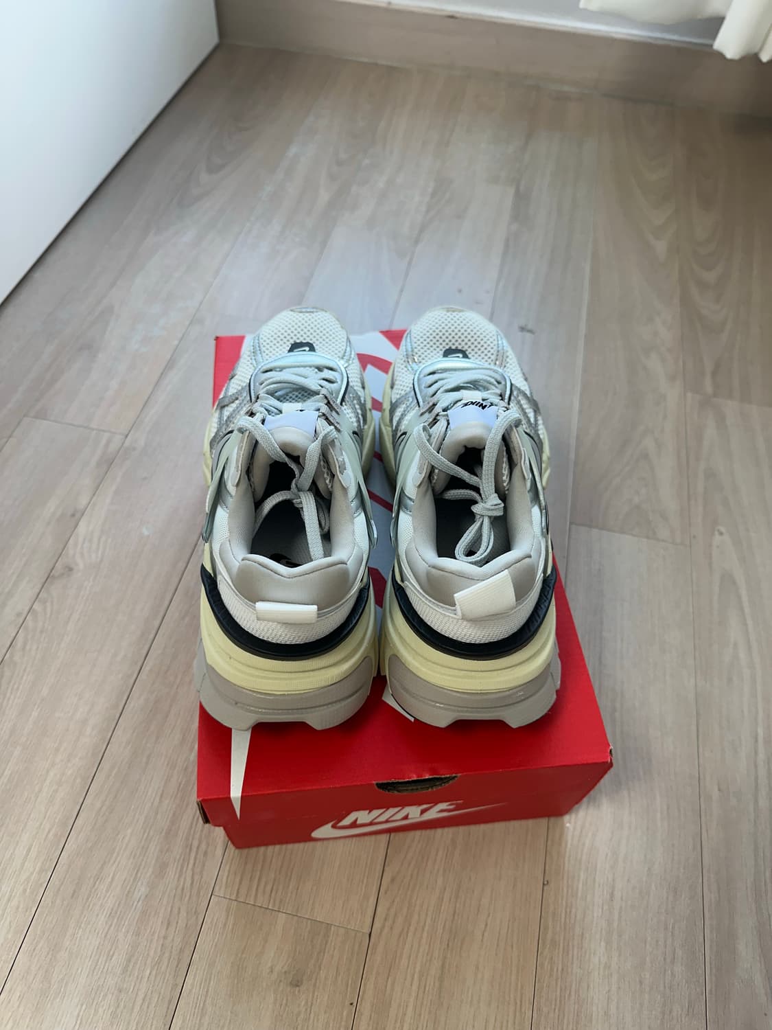 나이키 V2K 245 상품이미지3