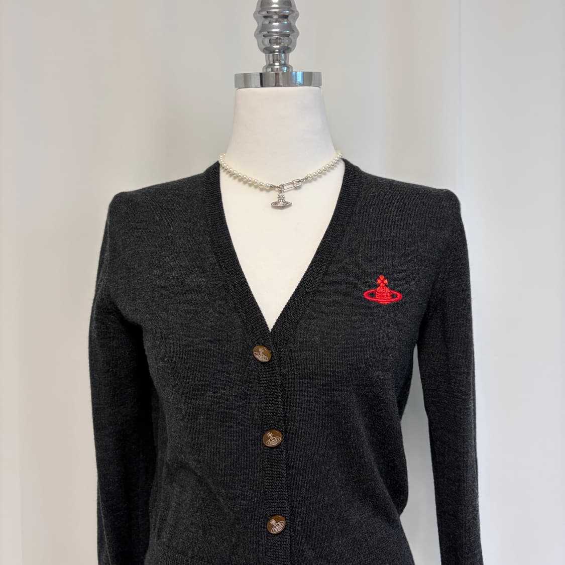 비비안웨스트우드 ORB버튼 브이넥 가디건 상품이미지3