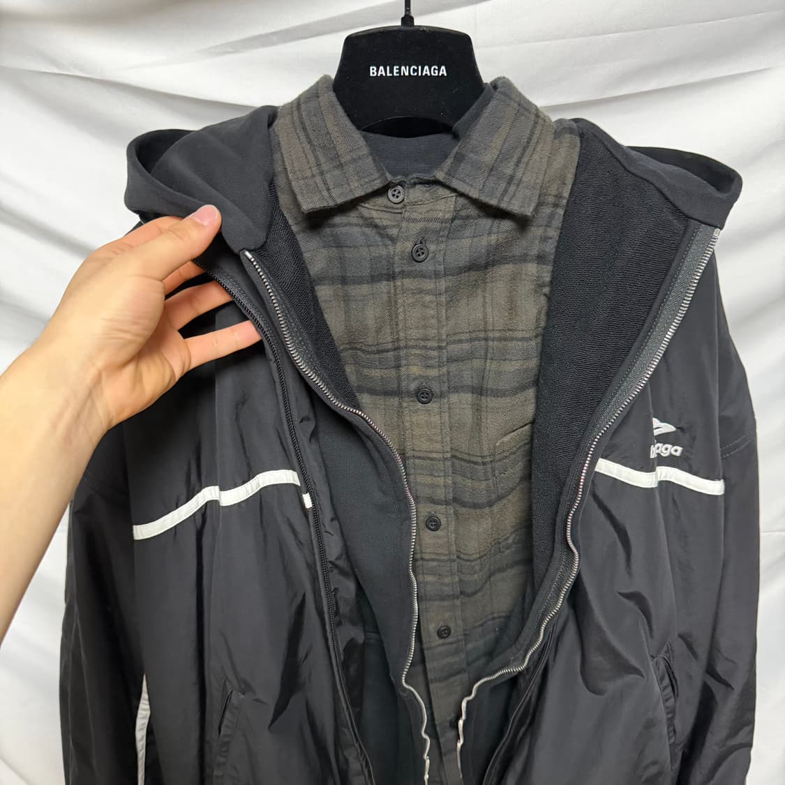 [S+급/3] 발렌시아가 3B 레어이드 트랙 바람막이 자켓 상품이미지5