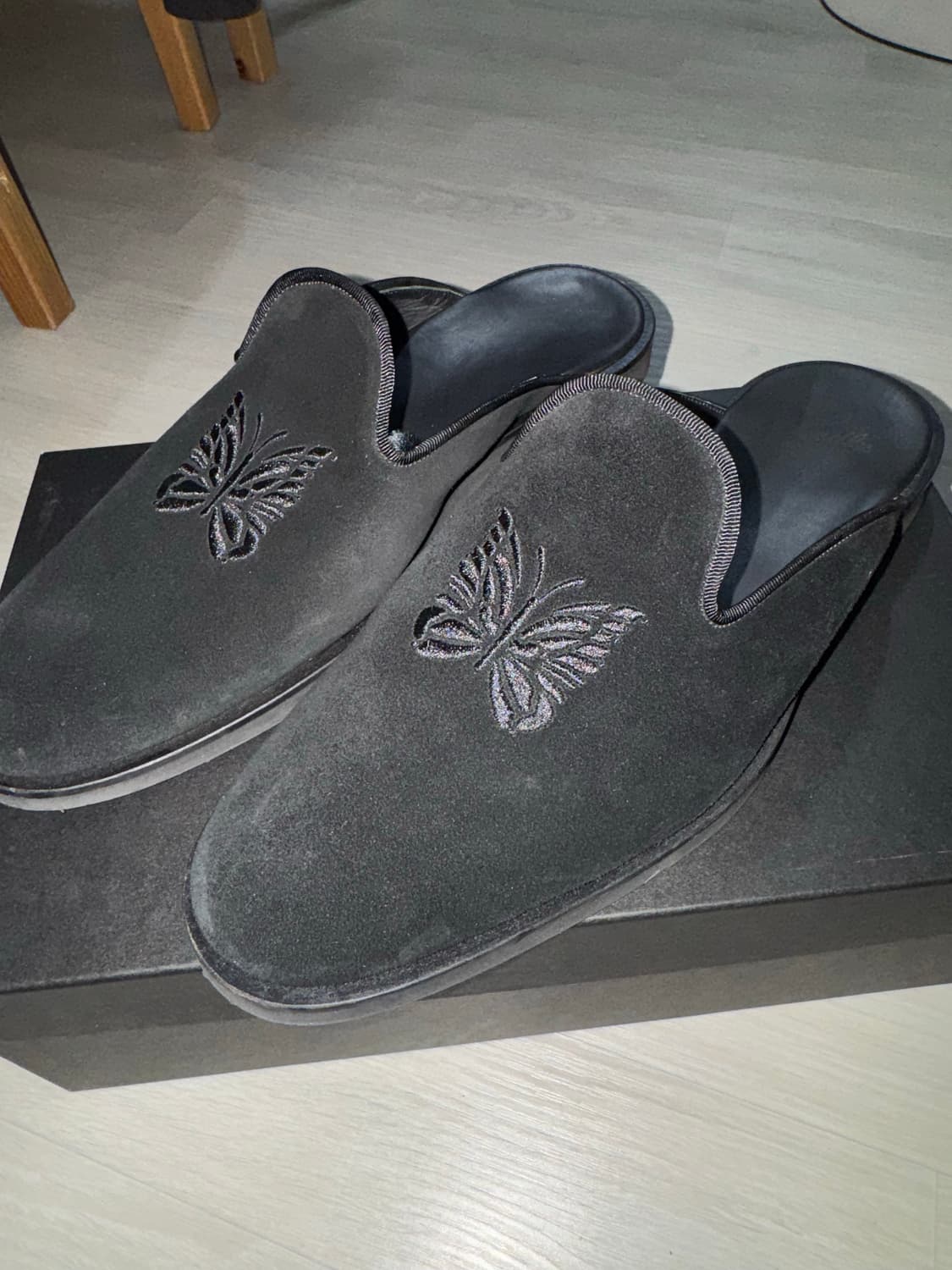 니들스 파필론 엠보 슬립온 블랙 스웨이드 슬리퍼 42 상품이미지2