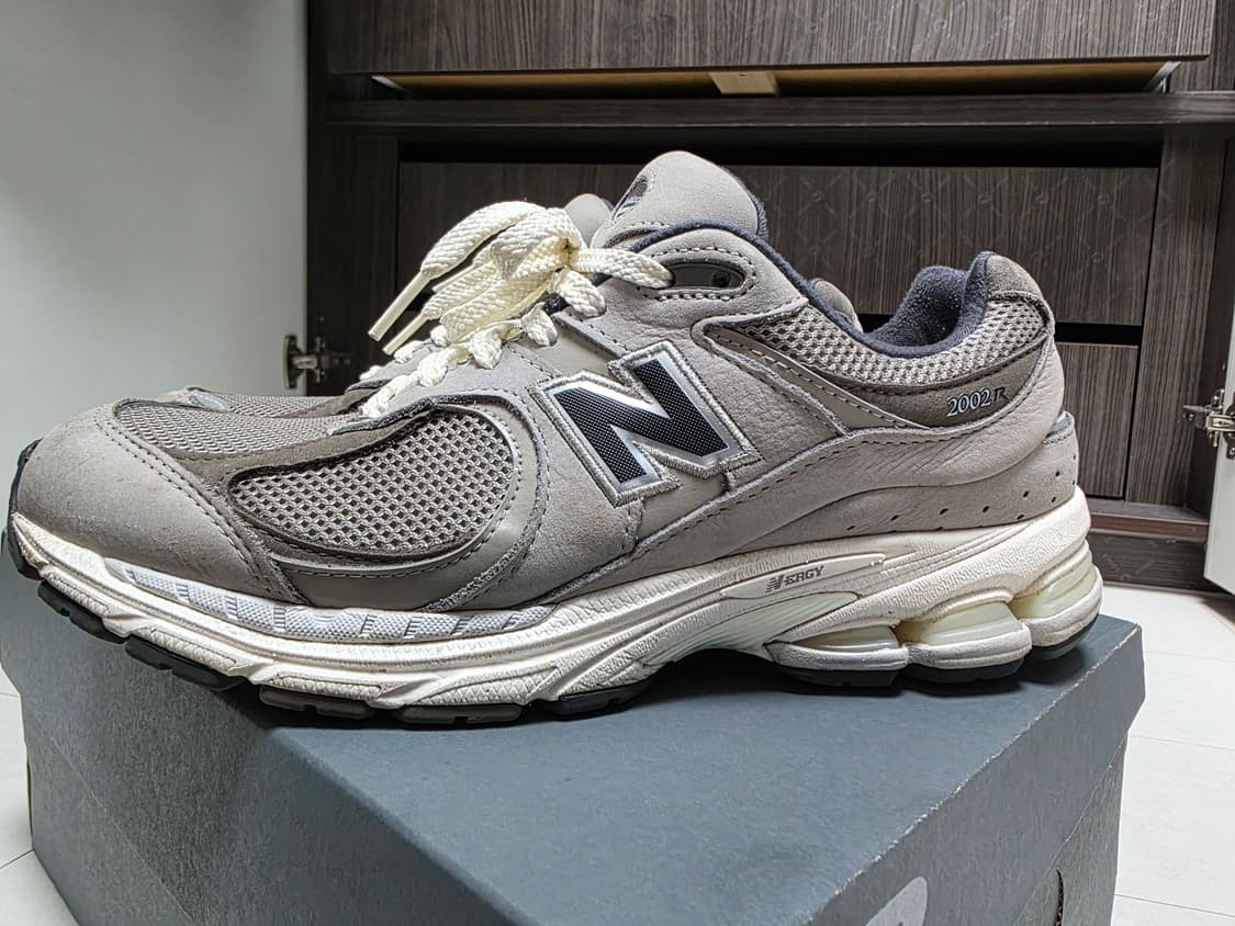 뉴발란스 2002R 265mm 그레이 사용감 적음 상품이미지4
