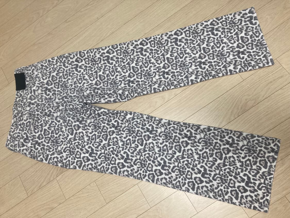 스웨이드 레오파드 진 아이보리 색 팝니다 상품이미지2