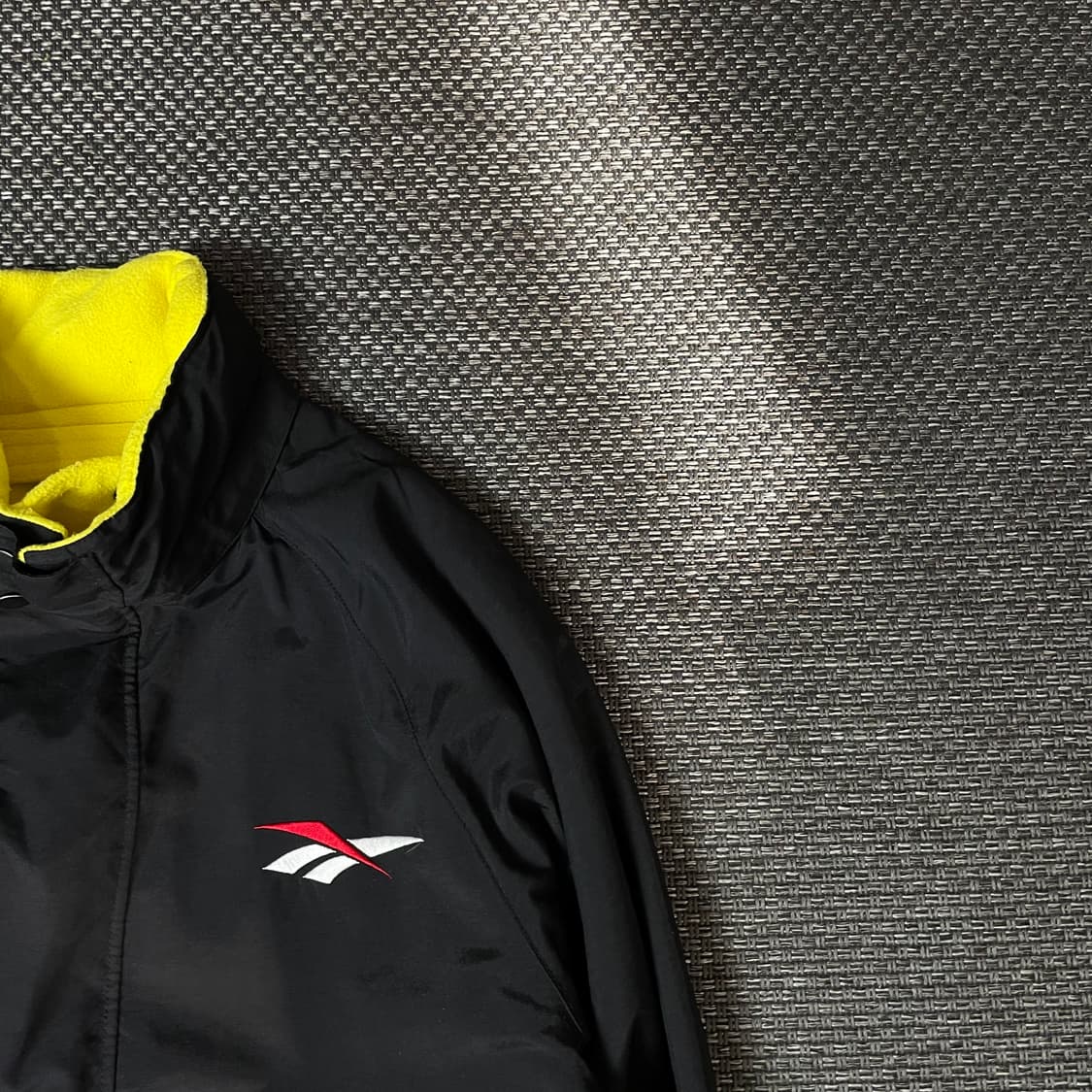 리복 올드스쿨 블랙 레드 옐로우 리버시블 나일론 자켓 상품이미지5