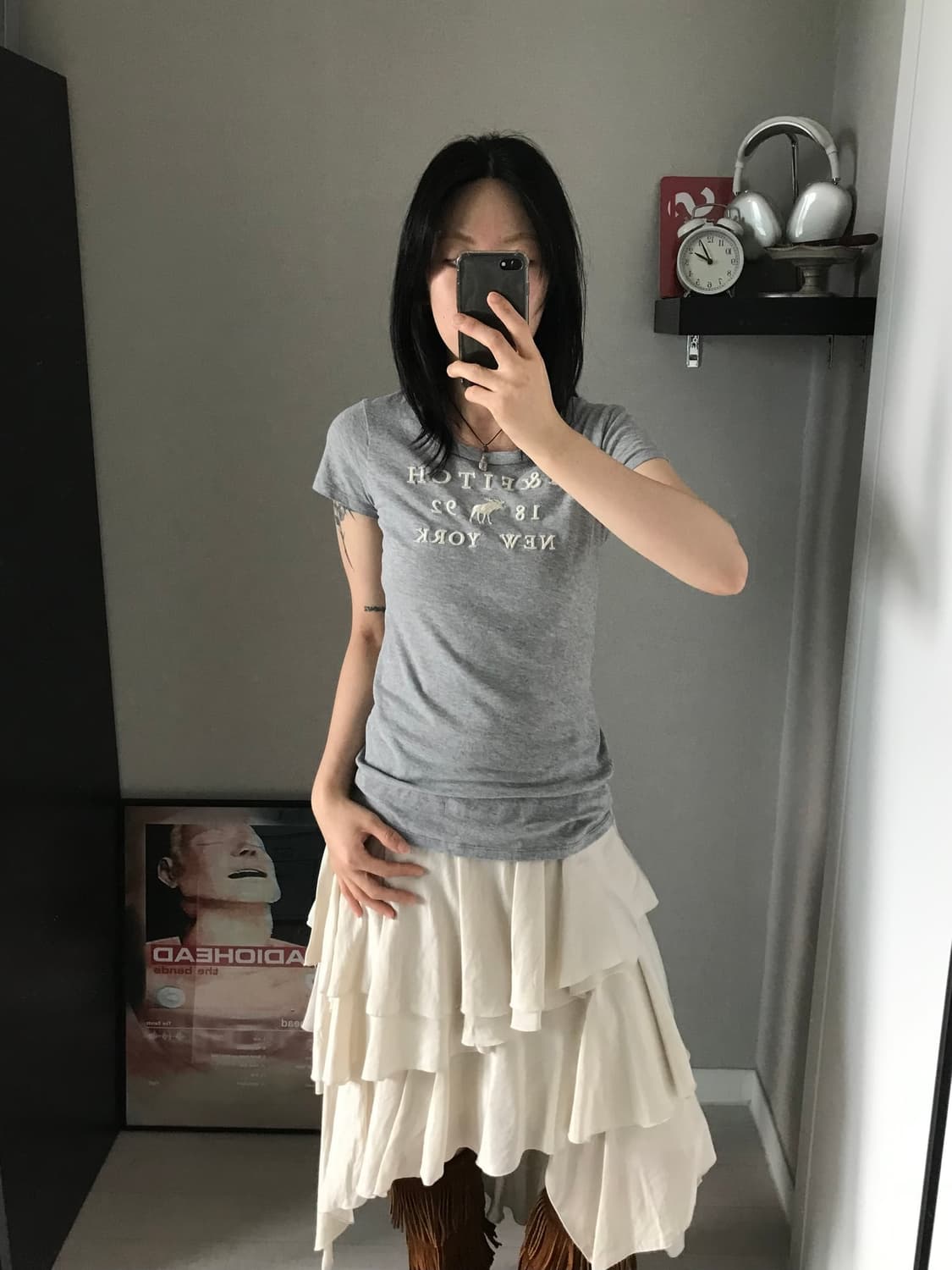 아베크롬비 앤 피치 중앙 자수 로고 그레이 반팔티 상품이미지2