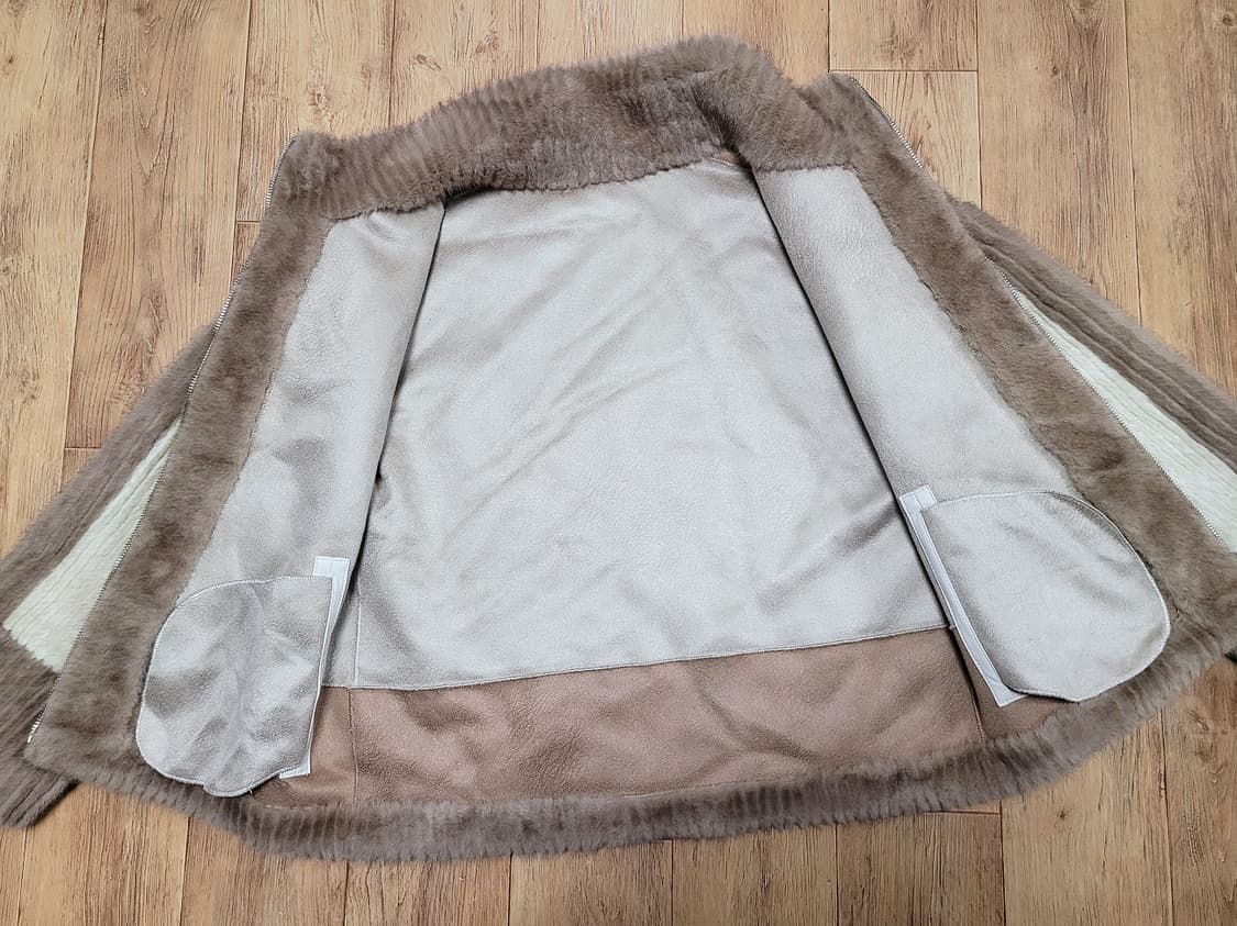 더아이잗(THE IZZAT) 리버시블 페이크퍼 무스탕 55-66 새상품 상품이미지9