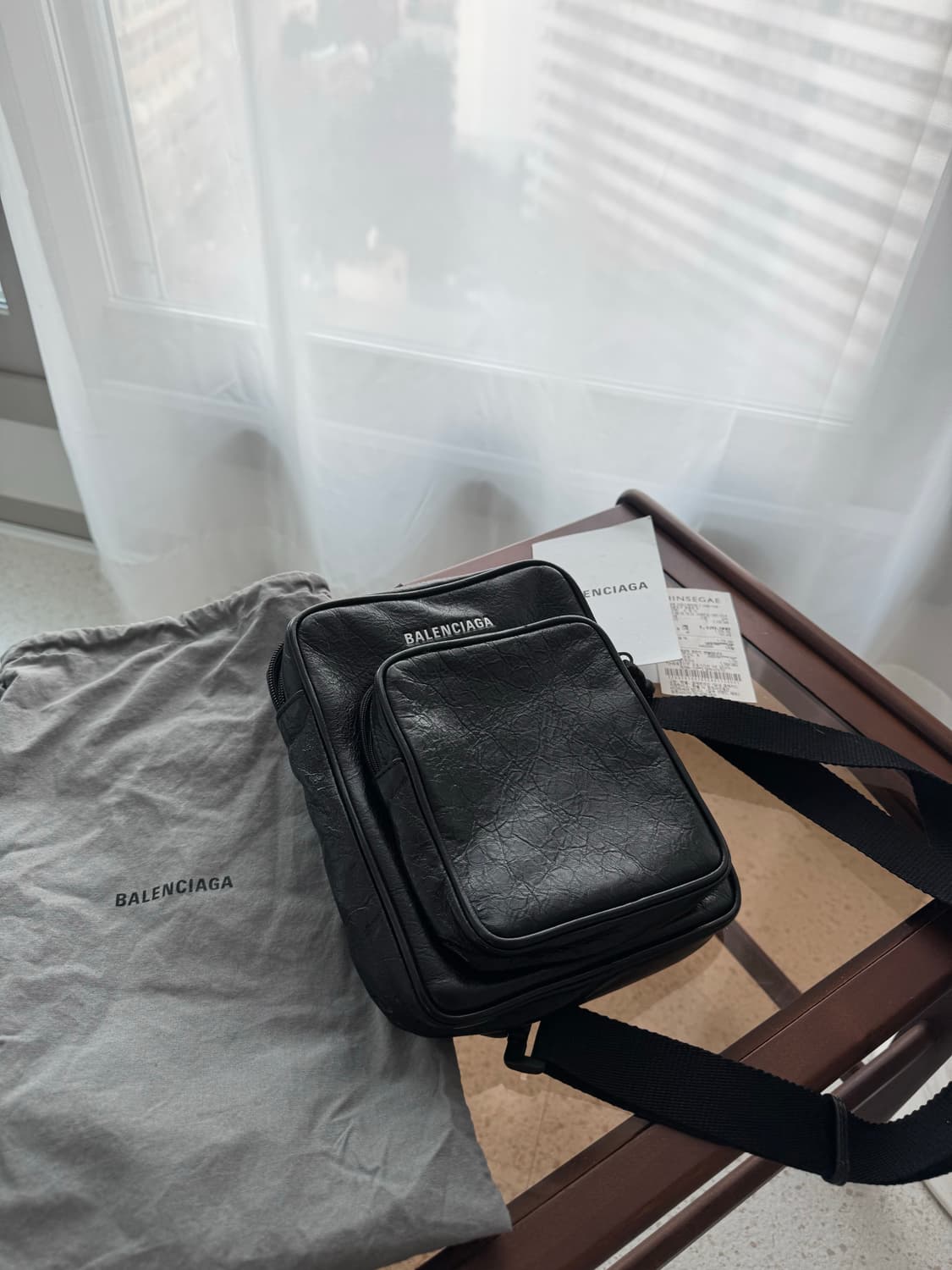 발렌시아가 블랙 레더 크로스백 상품이미지4