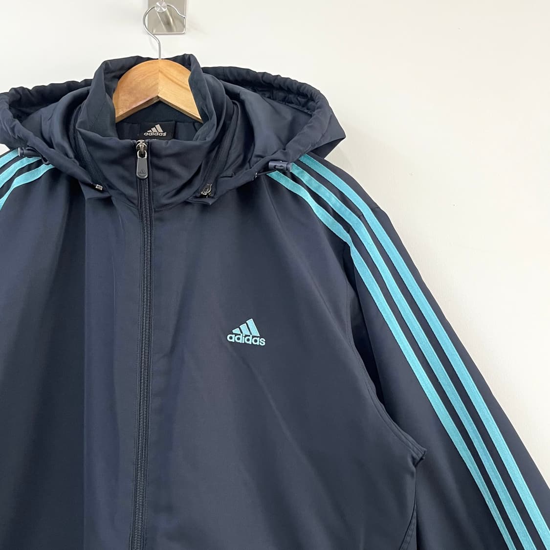 아디다스 하늘색 삼선 네이비 패딩 수트 자켓 상품이미지4