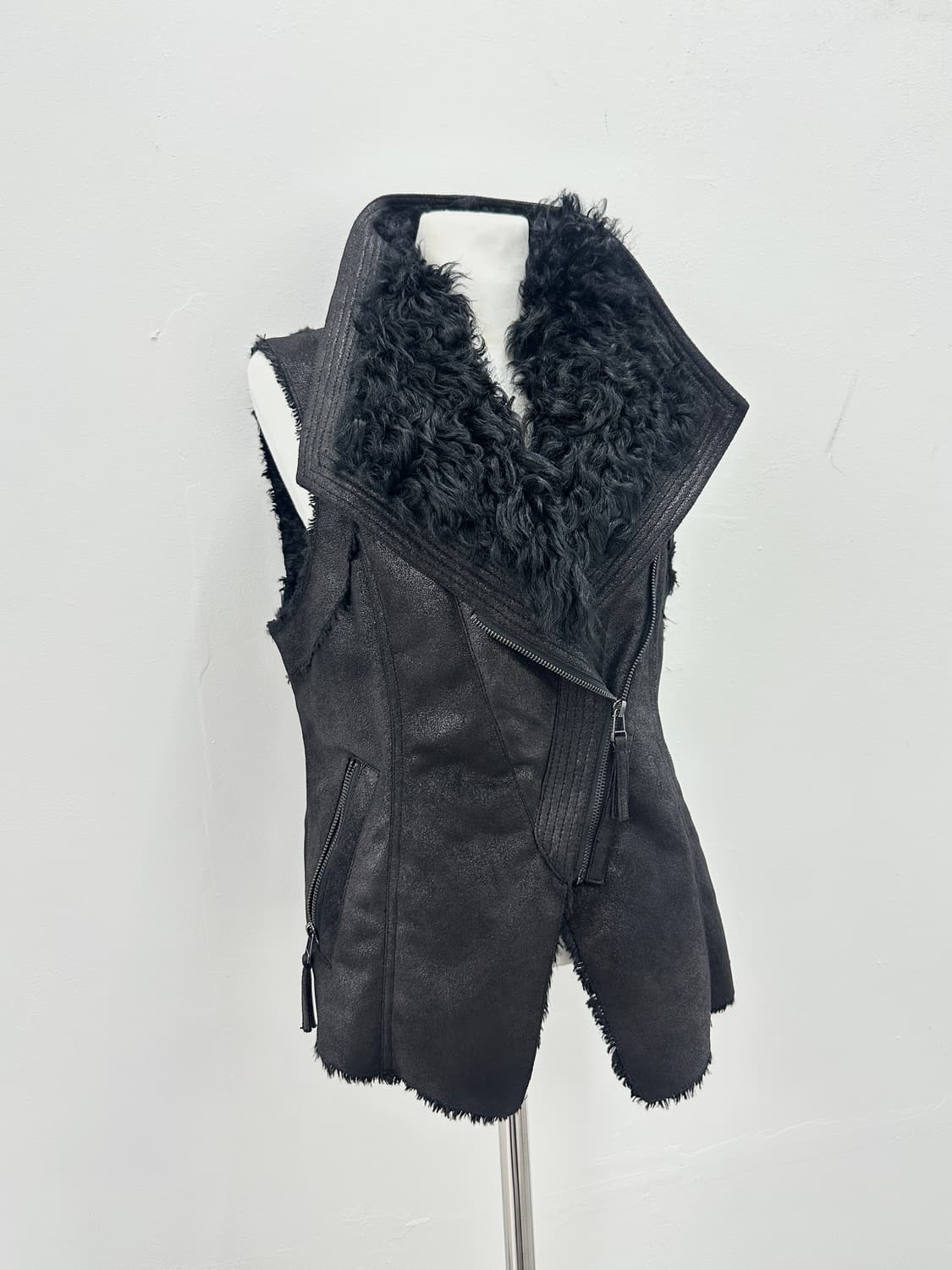 Asymmetric drape leather lamb fur vest 상품이미지3