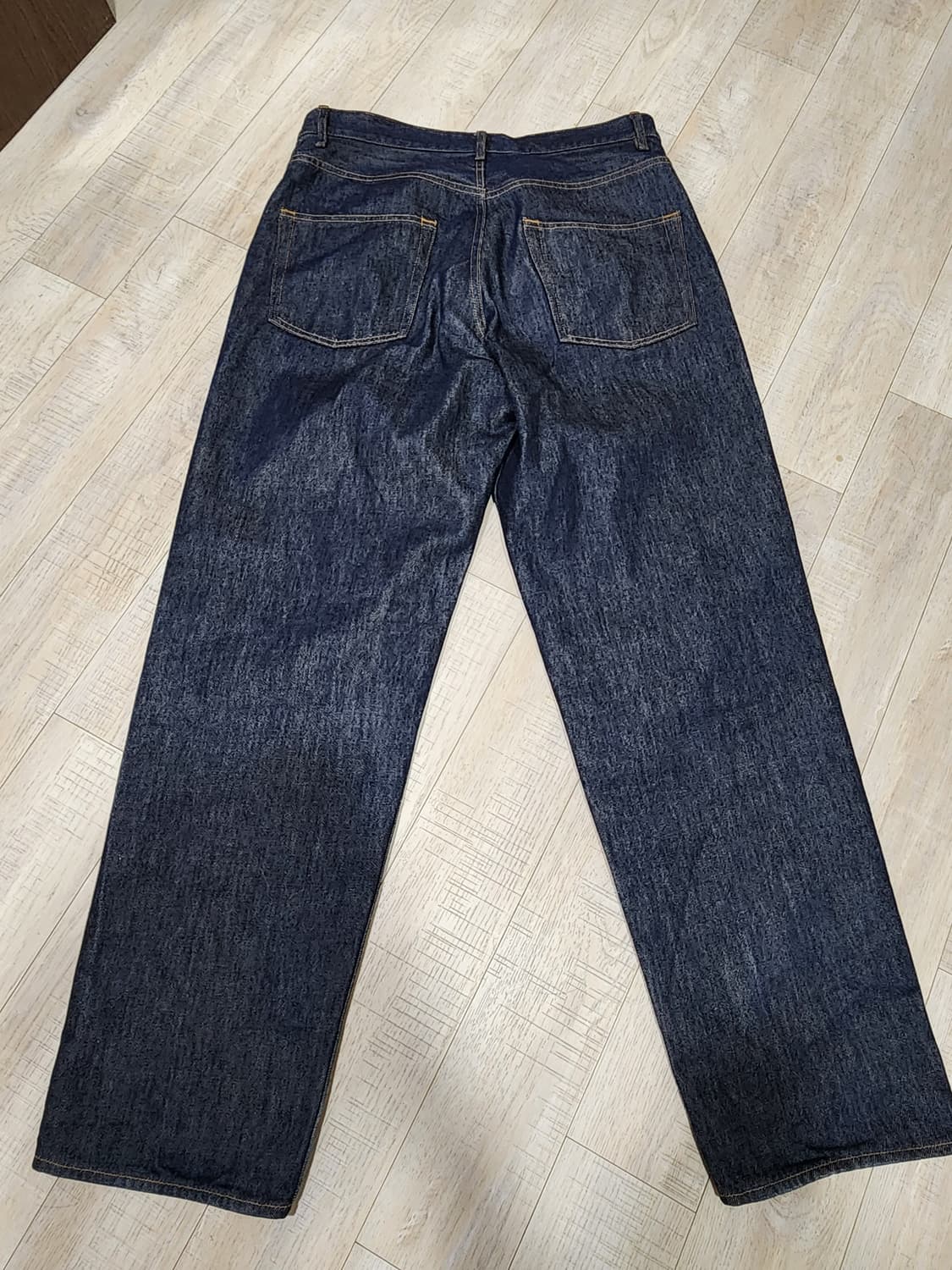 오라리
하드트위스트 와이드데님 인디고
32사이즈
 상품이미지3